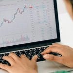 Экономические условия IT-рынка: анализ влияния на технологические решения